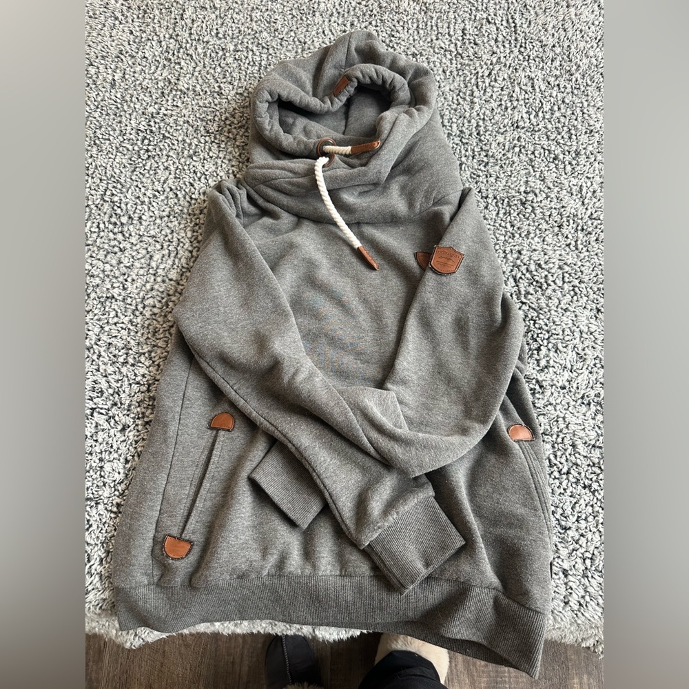 Women’s comfy oversized hood sweatshirt.